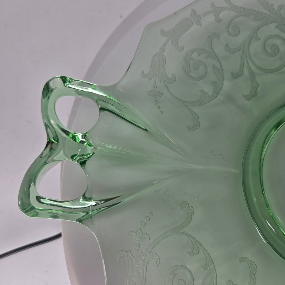 VTG Green Uranium Glass Handled Sandwich Plate Floral Etched Depression Glass - Picture 5 of 7